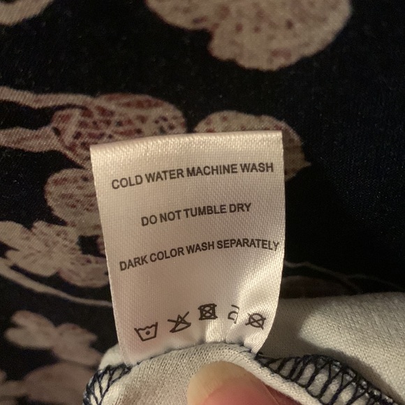 Azalea by Firmiana navy & cream floral tunic size 4x - Picture 9 of 12